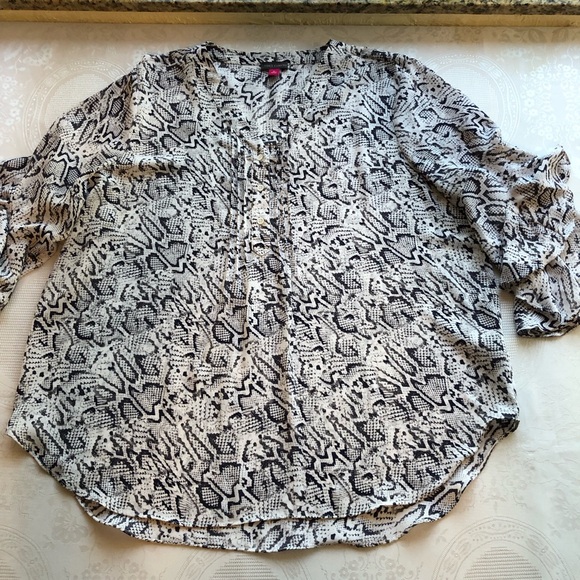 Vince Camuto White/Gray Snake Skin Animal Print Blouse Shirt Women’s Size XL - Picture 6 of 16